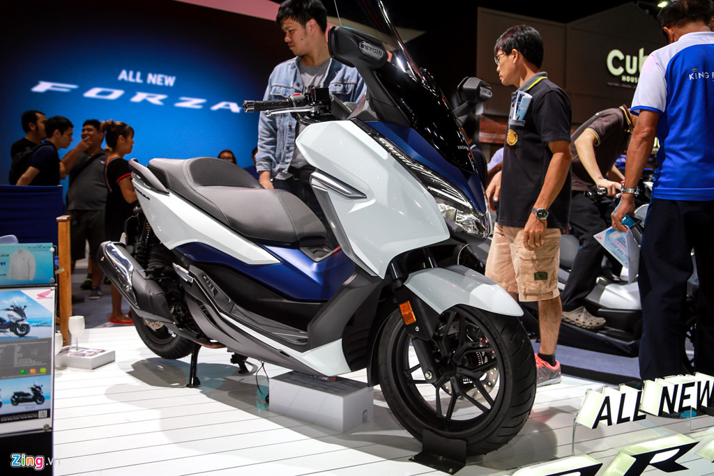 Cận cảnh xe tay ga cao cấp Honda Forza 300 2018